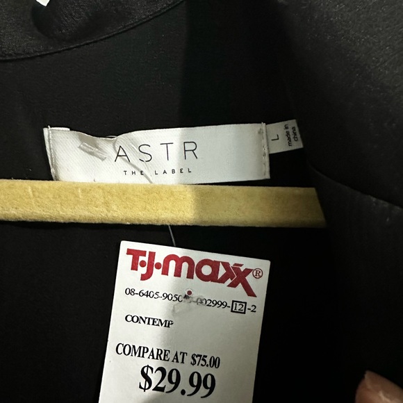 Cute Mini - Peekaboo Waist - Zipper Back - Picture 3 of 3